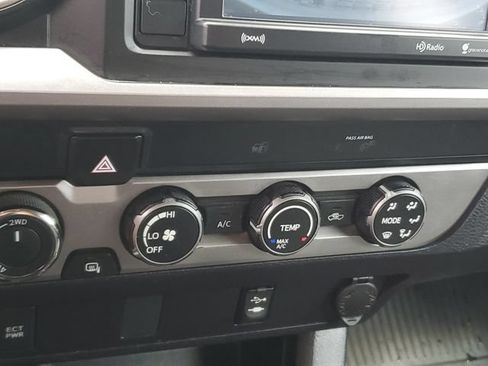 Used 2019 Toyota Tacoma SR5 w/ SR5 Appearance Package (SM) AWD/4WD image 17