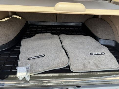 Used 2000 Toyota 4Runner Limited RWD image 19