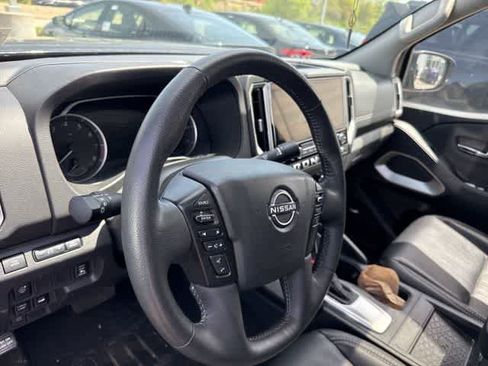 Used 2025 Nissan Frontier SL AWD/4WD image 6