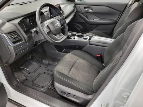 Used 2025 Nissan Rogue SV image 9