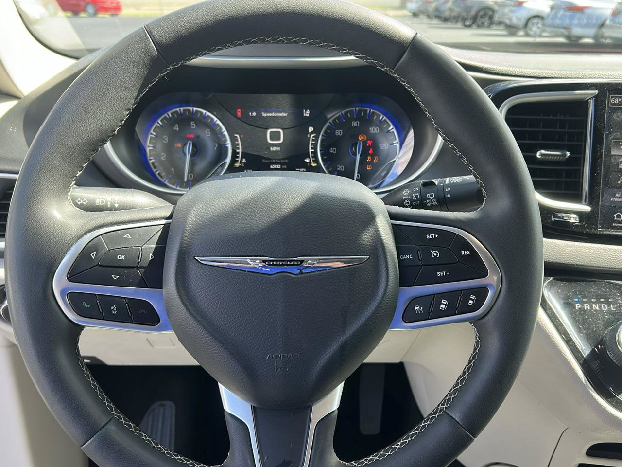 Used 2024 Chrysler Pacifica Touring-L FWD image 17
