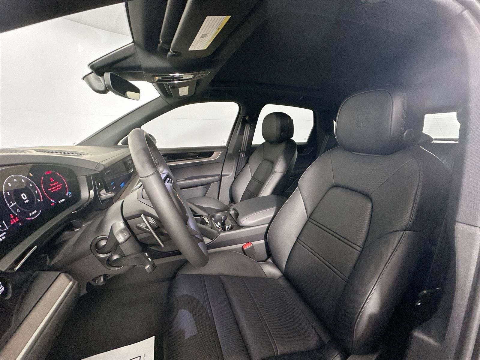Certified 2026 Porsche Cayenne AWD/4WD image 5