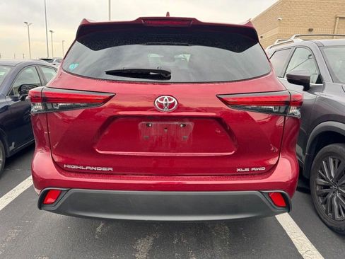 Used 2020 Toyota Highlander XLE image 4