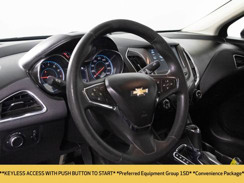 Used 2017 Chevrolet Cruze LT w/ Convenience Package image 5