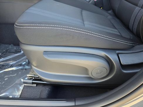 Used 2025 Hyundai Venue SEL FWD image 13
