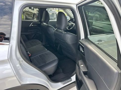 Used 2025 Mitsubishi Outlander SE FWD image 9