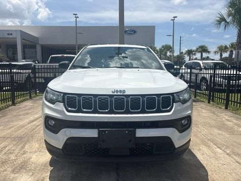 Used 2024 Jeep Compass Latitude AWD/4WD image 5