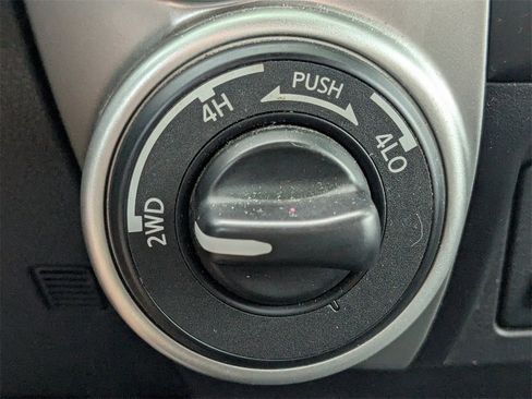 Used 2018 Nissan Titan SV image 22