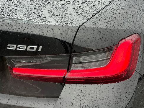 Used 2025 BMW 330i Sedan w/ Premium Package image 32