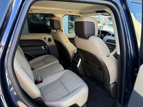 Used 2019 Land Rover Range Rover Sport SE image 28
