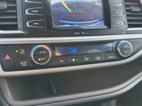 Used 2014 Toyota Highlander Plus AWD/4WD image 12