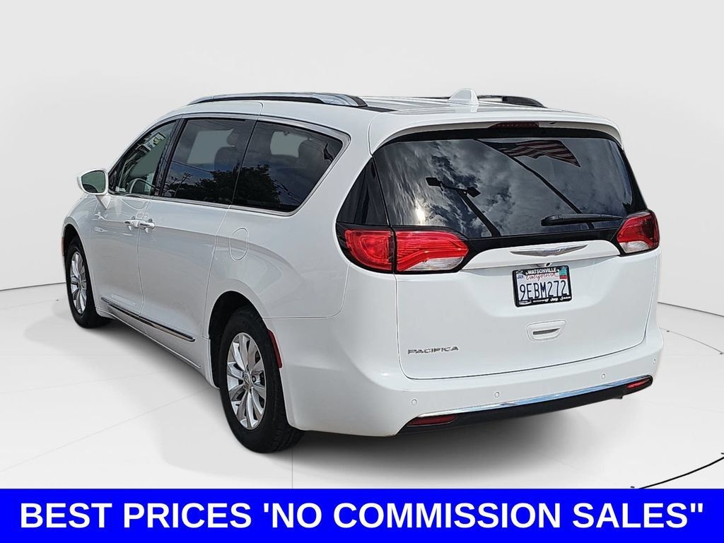 Used 2018 Chrysler Pacifica Touring-L FWD image 5