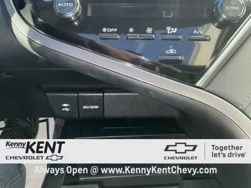 Used 2018 Toyota Camry XSE image 29