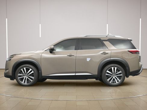 Certified 2024 Nissan Pathfinder Platinum FWD image 32