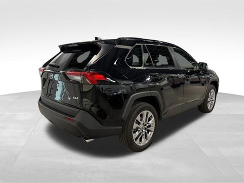 Used 2023 Toyota RAV4 XLE Premium image 7