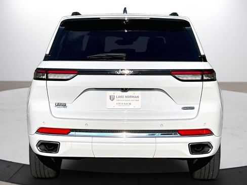 Used 2023 Jeep Grand Cherokee Overland w/ Luxury Tech Group IV AWD/4WD image 8