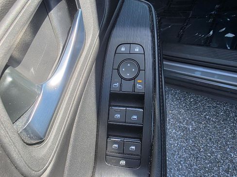 Used 2024 Nissan Rogue SV image 11