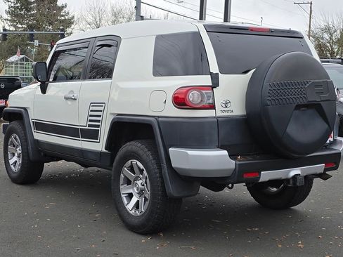 Used 2014 Toyota FJ Cruiser 4WD w/ Convenience Package image 5