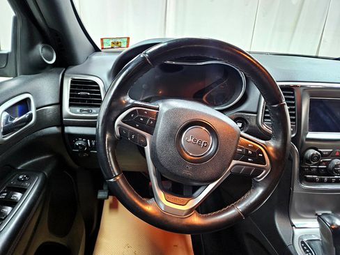 Used 2018 Jeep Grand Cherokee Laredo image 29