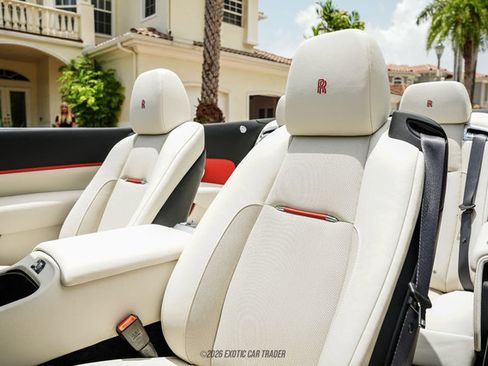 Used 2019 Rolls-Royce Dawn RWD image 27