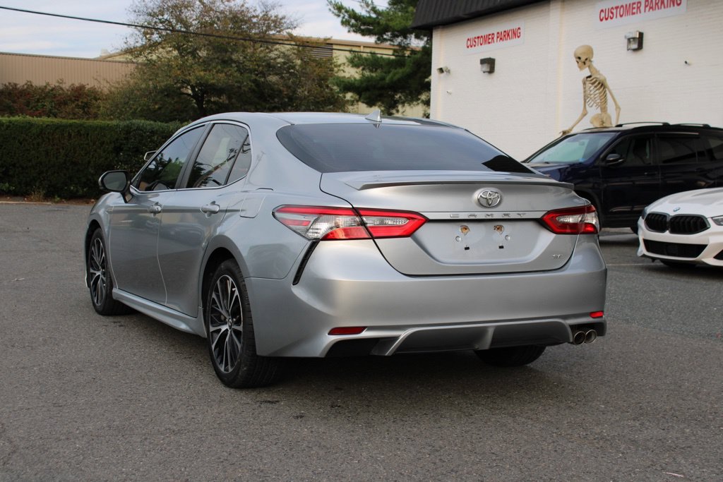 Used 2019 Toyota Camry SE w/ Convenience Package FWD image 5