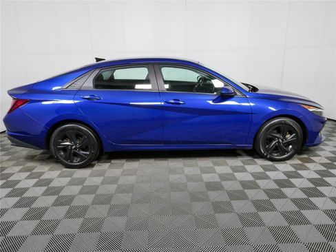 Used 2021 Hyundai Elantra SEL w/ Convenience Package FWD image 2