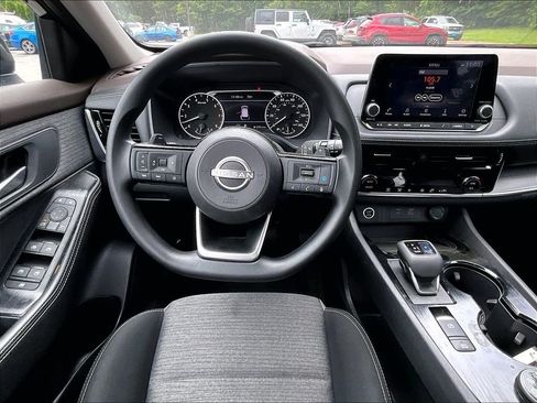 Used 2022 Nissan Rogue SV AWD/4WD image 17