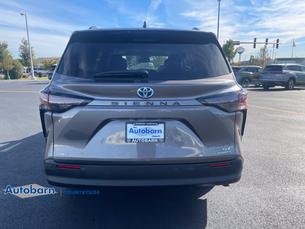 Used 2024 Toyota Sienna XLE AWD/4WD image 4