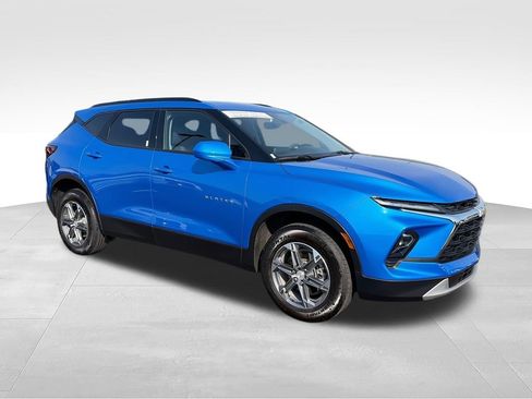 Used 2024 Chevrolet Blazer LT w/ Convenience Package FWD image 2