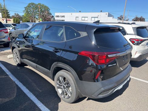 Used 2023 Kia Seltos LX AWD/4WD image 6