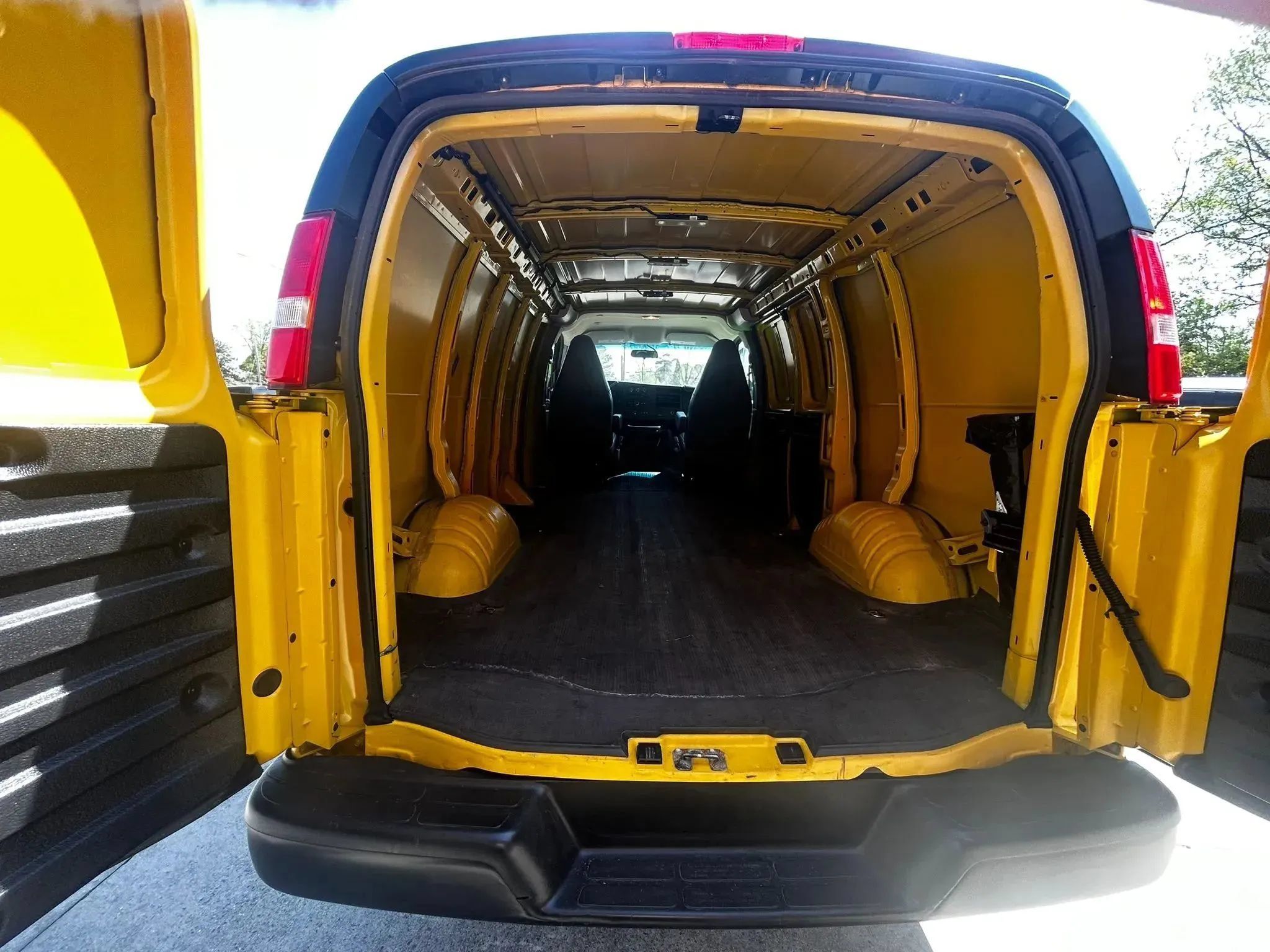 Used 2023 Chevrolet Express 2500 RWD image 23