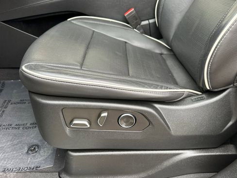 Used 2021 Cadillac Escalade Premium Luxury RWD image 13