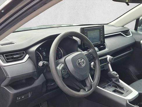 Used 2022 Toyota RAV4 LE FWD image 9