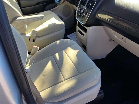 Used 2011 Dodge Grand Caravan Mainstreet w/ PWR Convenience Group image 10