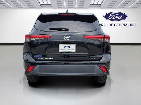 Used 2022 Toyota Highlander XLE FWD image 4