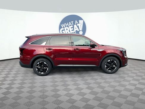 Certified 2025 Kia Sorento S w/ Panoramic Sunroof Package image 3