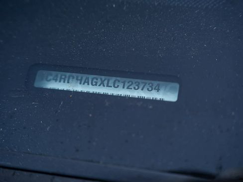 Used 2020 Dodge Durango SXT image 25