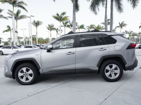 Used 2019 Toyota RAV4 XLE AWD/4WD image 6