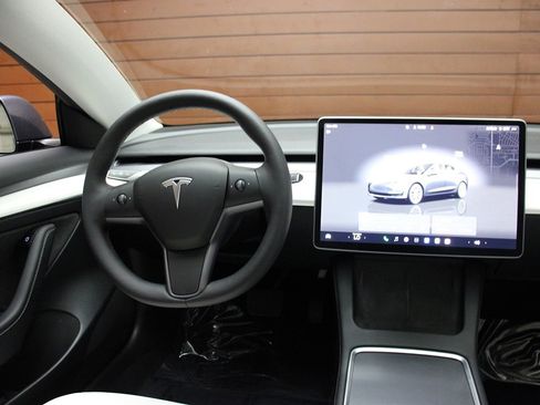 Used 2023 Tesla Model 3 Standard Range image 32