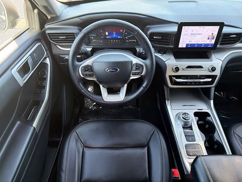 Used 2022 Ford Explorer XLT w/ Equipment Group 202A image 17