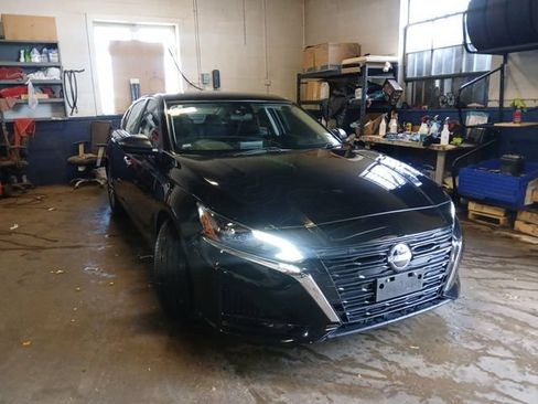 Used 2025 Nissan Altima 2.5 SV FWD image 1