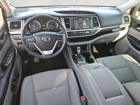 Used 2019 Toyota Highlander Limited image 18