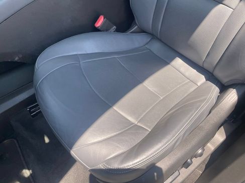 Used 2020 Buick Enclave Essence w/ Sport Touring Edition FWD image 23