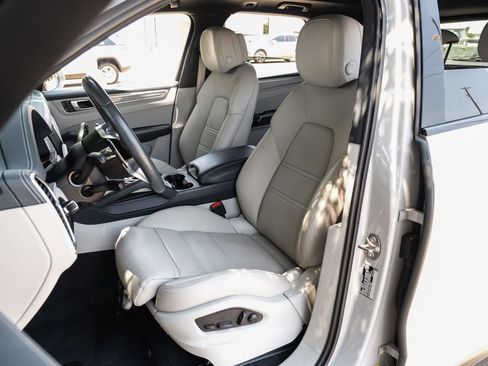 Used 2023 Porsche Cayenne S Platinum AWD/4WD image 8