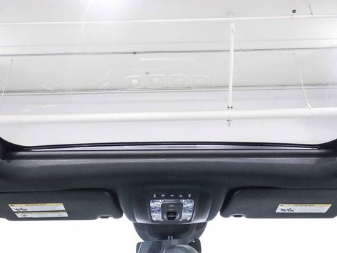 Used 2025 Mercedes-Benz GLS 450 4MATIC image 10