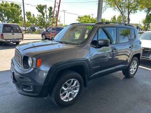 Used 2017 Jeep Renegade Latitude AWD/4WD image 9
