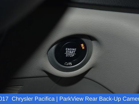 Used 2017 Chrysler Pacifica Touring-L FWD image 14