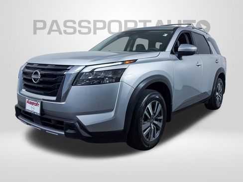 Certified 2025 Nissan Pathfinder SL AWD/4WD image 1
