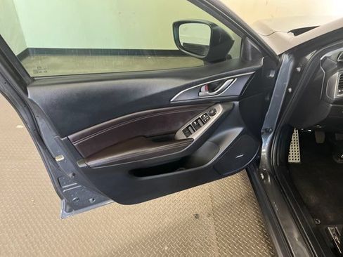 Used 2018 MAZDA MAZDA3 Grand Touring w/ Premium Equipment Package FWD image 7