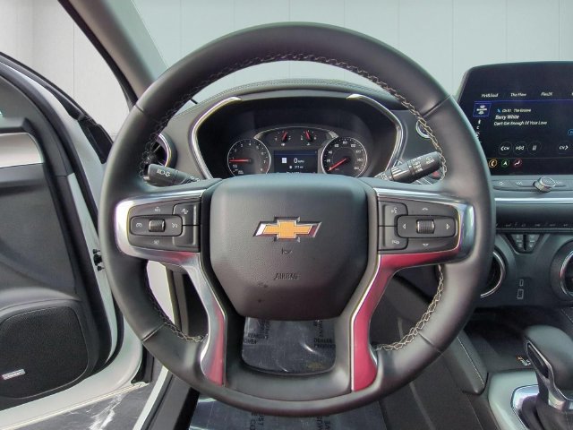 Used 2025 Chevrolet Blazer LT w/ Sound & Technology Package AWD/4WD image 19